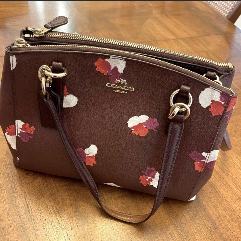Coach hand bag with crossbody strap